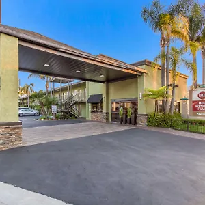 Western Pavilions 3*, Anaheim United States